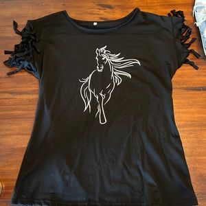 Black top with horse.  Medium